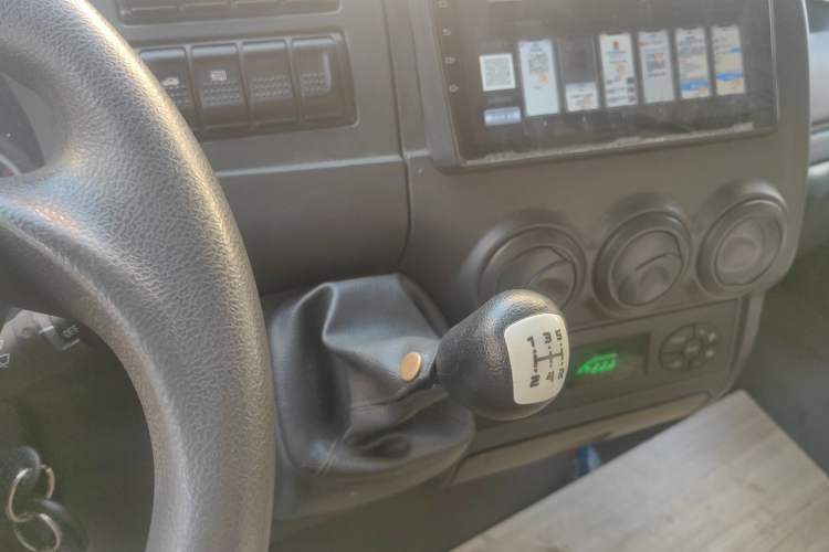 Used Iveco Power Daily 2013 3.0T-V39 Low-Roof Box Truck F1C Gear Lever