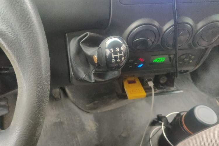 Used Iveco Power Daily 2013 2.5T-V39 Low-Roof Box Truck Gear Lever