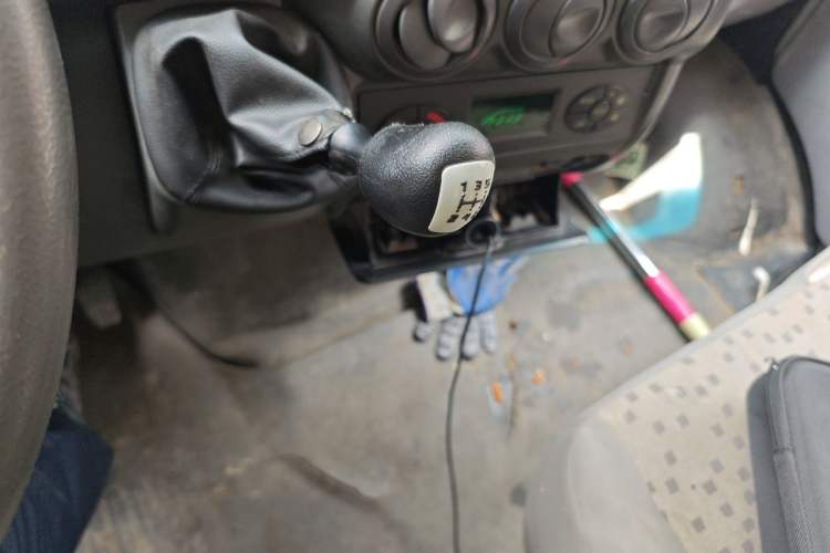 Used Iveco Power Daily 2013 2.8T-A32 All-Round Edition Gear Lever