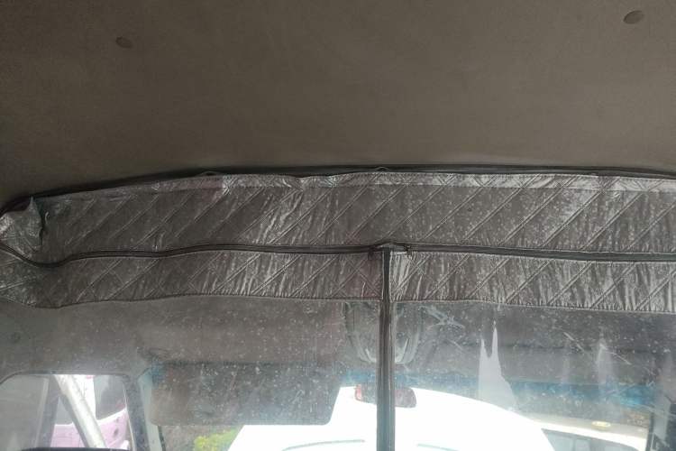 Used Iveco Power Daily 2013 2.5T-V39 Low-Roof Box Truck Headliner