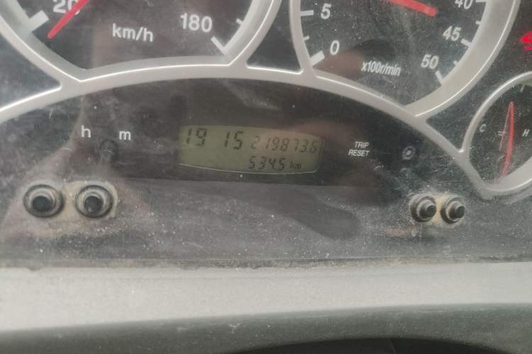 Used Iveco Power Daily 2013 2.5T-V39 Low-Roof Box Truck Odometer Close Up