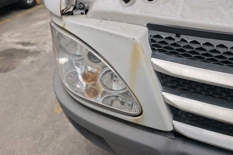 Used Iveco Power Daily 2013 2.8T-A32 All-Round Edition Right Front Headlight