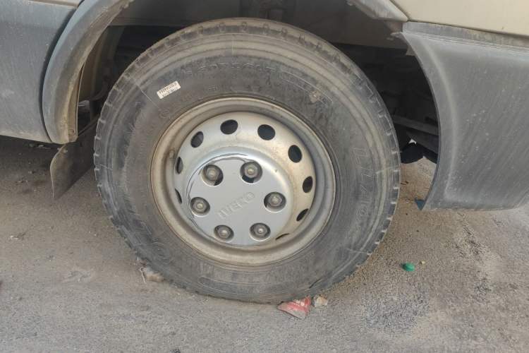 Used Iveco Power Daily 2013 3.0T-V39 Low-Roof Box Truck F1C Right Front Wheel Hub
