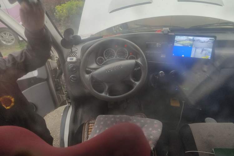 Used Iveco Power Daily 2013 2.5T-V39 Low-Roof Box Truck Steering Wheel