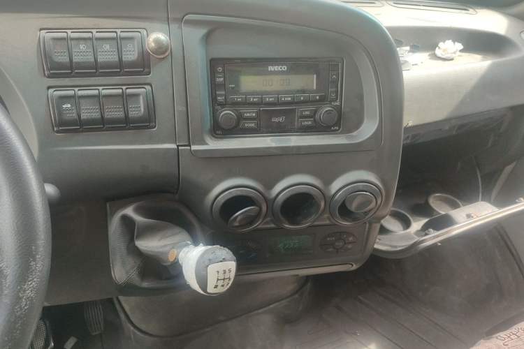Used Iveco Power Daily 2013 2.8T-A32 All-Round Edition Audio And AC Panel