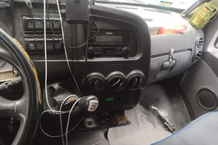 Used Iveco Power Daily 2013 2.8T-A32 All-Round Edition Audio And AC Panel