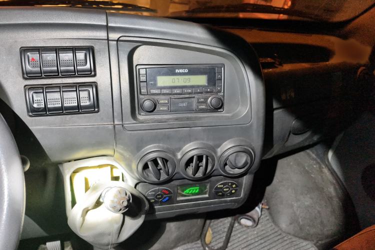 Used Iveco Power Daily 2013 2.5T-V39 Box Truck High Roof Audio And AC Panel