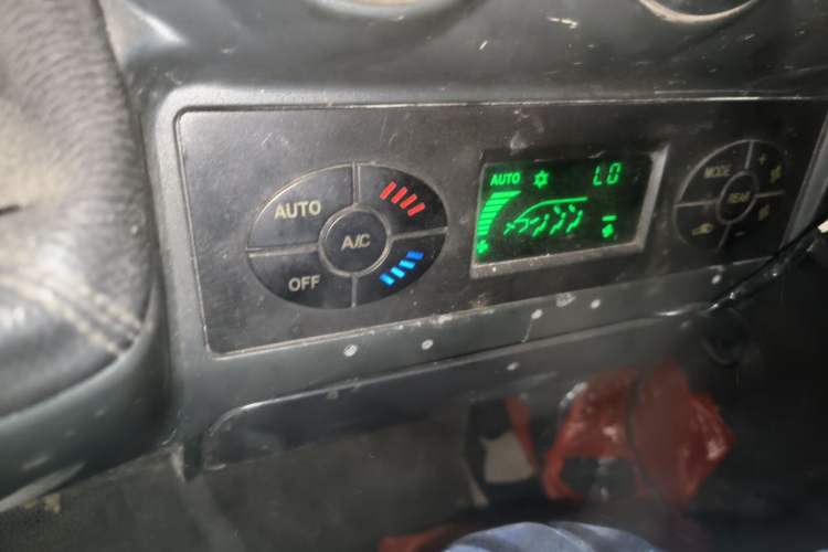 Used Iveco Power Daily 2013 2.8T-A32 All-Round Edition Audio And AC Panel