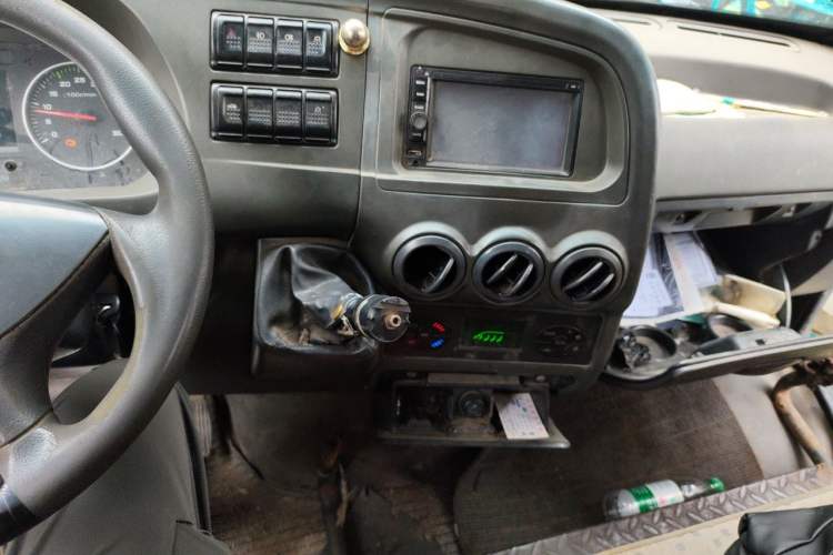 Used Iveco Power Daily 2013 2.5T-A37 Dual-Purpose High-Roof Van Audio And AC Panel