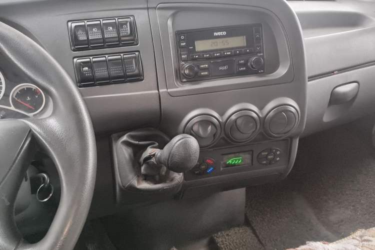 Used Iveco Power Daily 2013 2.8T-A32 All-Round Edition Audio And AC Panel