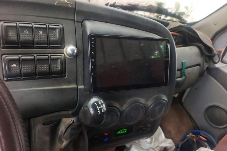 Used Iveco Power Daily 2013 2.5T-V39 Box Truck High Roof Audio And AC Panel