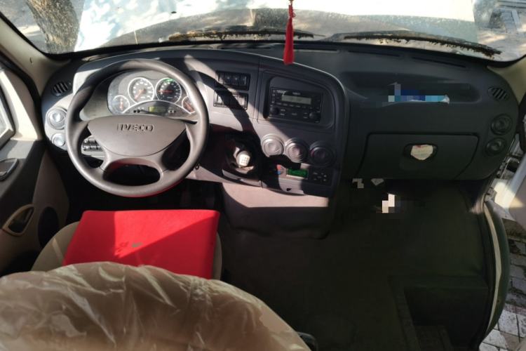 Used Iveco Power Daily 2013 2.5T-A37 Dual-Purpose High-Roof Van Center Console