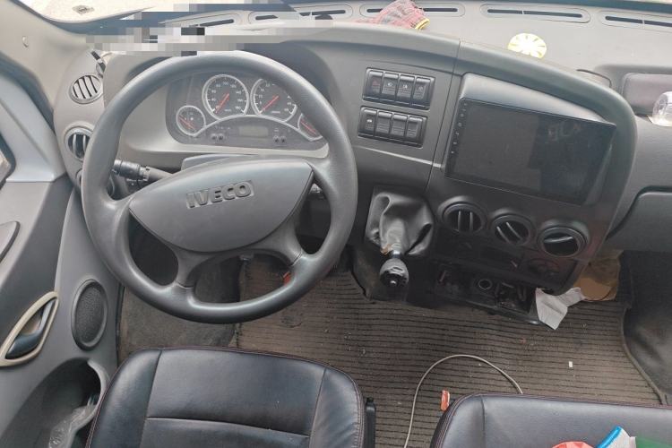 Used Iveco Power Daily 2013 2.8T-A32 Express Version Center Console