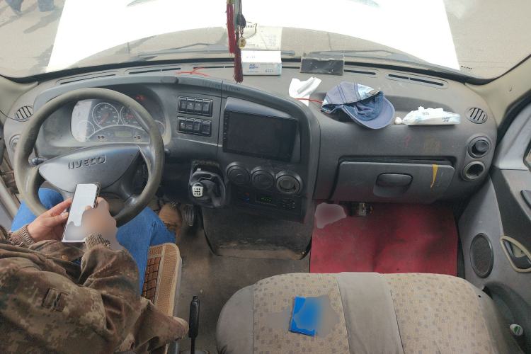 Used Iveco Power Daily 2013 2.8T-A32 Express Version Center Console