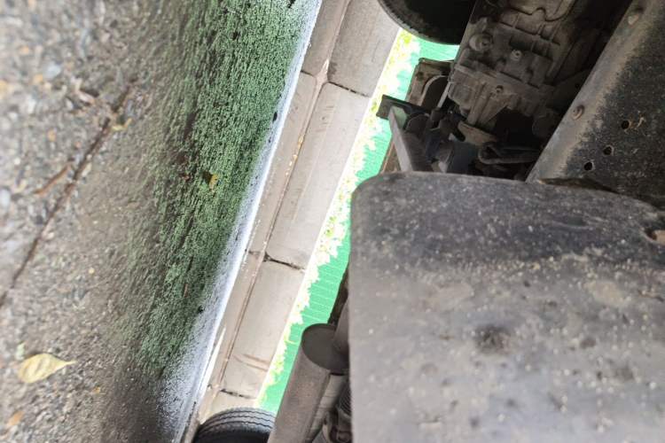 Used Iveco Power Daily 2013 3.0T-V42 Box Truck F1C Chassis Front Left