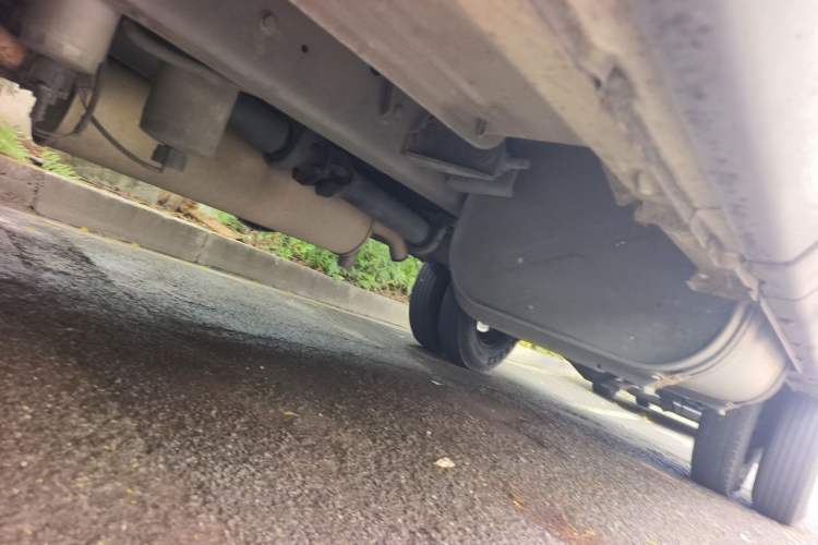 Used Iveco Power Daily 2013 2.5T-V39 Box Truck High Roof Chassis Front Left