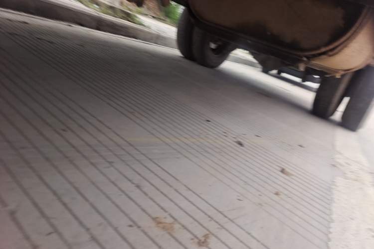 Used Iveco Power Daily 2013 2.5T-V39 Box Truck High Roof Chassis Front Left