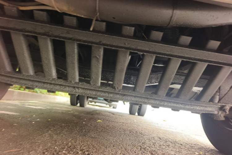Used Iveco Power Daily 2013 2.5T-V39 Box Truck High Roof Chassis Front