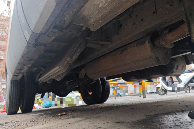 Used Iveco Power Daily 2013 2.8T-V36 Box Truck Chassis Front Right