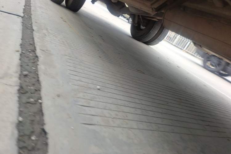 Used Iveco Power Daily 2013 2.5T-V39 Box Truck High Roof Chassis Front Right