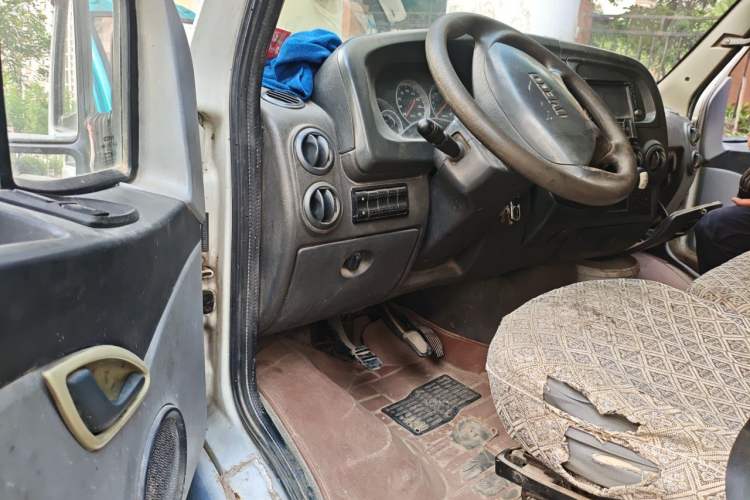 Used Iveco Power Daily 2013 2.5T-A37 Dual-Purpose High-Roof Van Driver Seat