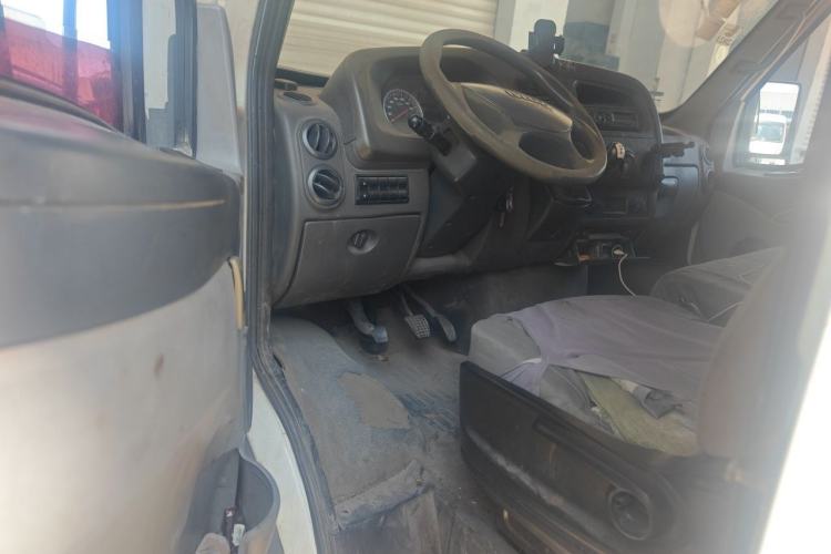 Used Iveco Power Daily 2013 2.5T-A37 Dual-Purpose High-Roof Van Driver Seat