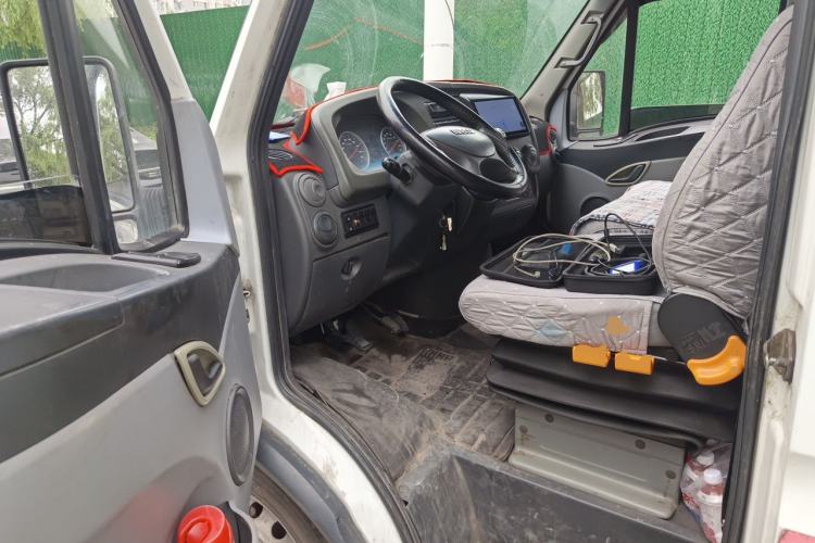 Used Iveco Power Daily 2013 3.0T-V42 Box Truck F1C Driver Seat