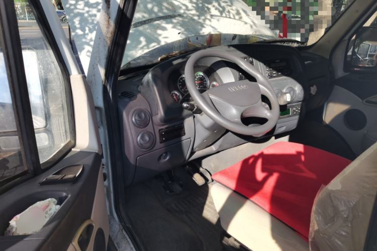 Used Iveco Power Daily 2013 2.5T-A37 Dual-Purpose High-Roof Van Driver Seat