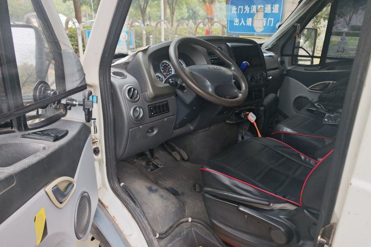 Used Iveco Power Daily 2013 2.5T-V39 Box Truck High Roof Driver Seat