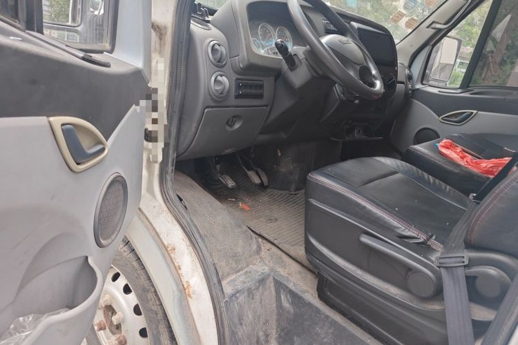 Used Iveco Power Daily 2013 2.8T-A32 Express Version Driver Seat