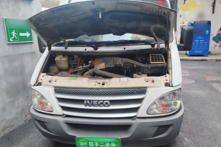 Used Iveco Power Daily 2013 2.8T-A32 All-Round Edition Engine Bay