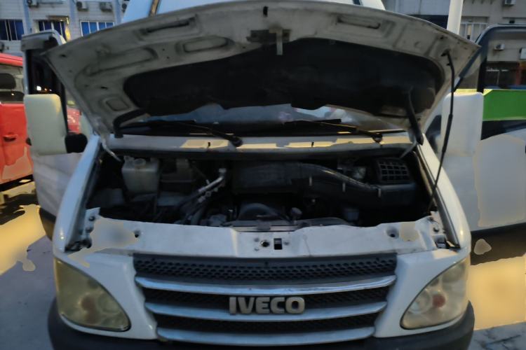 Used Iveco Power Daily 2013 2.8T-A32 All-Round Edition Engine Bay
