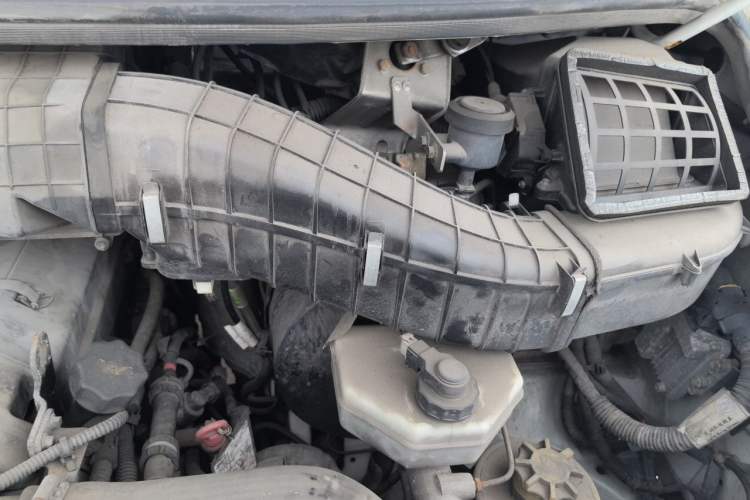 Used Iveco Power Daily 2013 2.5T-V39 Box Truck High Roof Engine Bay Left