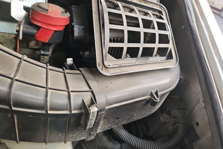 Used Iveco Power Daily 2013 2.5T-A37 Dual-Purpose High-Roof Van Engine Bay Left