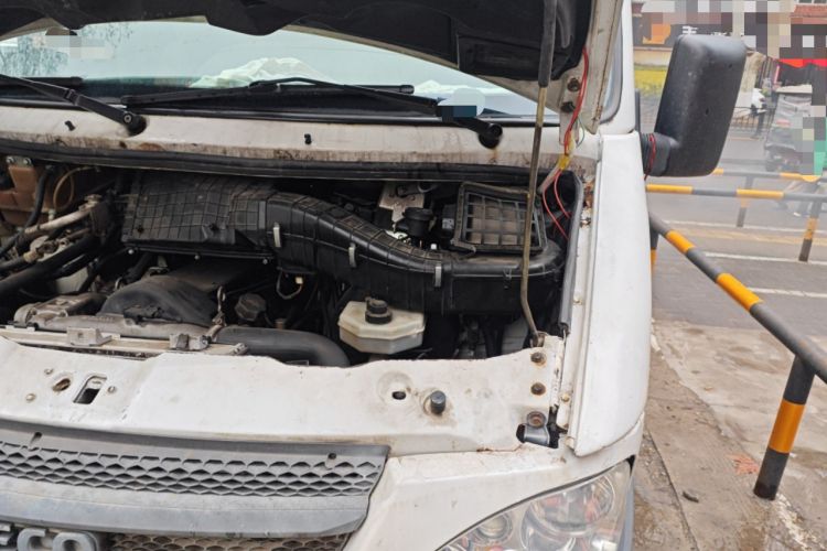 Used Iveco Power Daily 2013 2.8T-V36 Box Truck Engine Bay Left