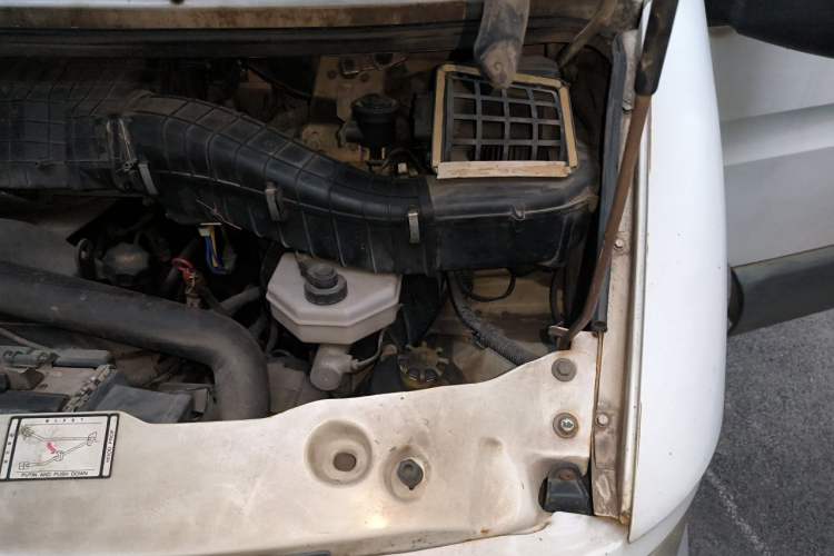 Used Iveco Power Daily 2013 2.8T-A32 All-Round Edition Engine Bay Left