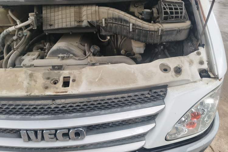 Used Iveco Power Daily 2013 2.8T-A32 All-Round Edition Engine Bay Left