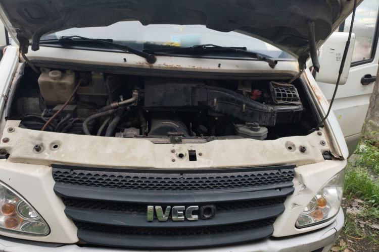 Used Iveco Power Daily 2013 2.5T-A37 Dual-Purpose High-Roof Van Engine Bay