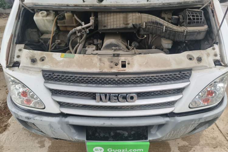Used Iveco Power Daily 2013 2.8T-A32 All-Round Edition Engine Bay