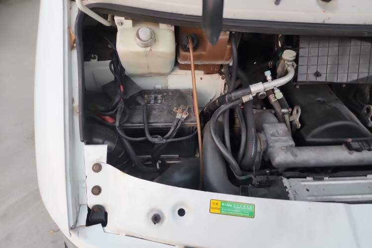 Used Iveco Power Daily 2013 2.8T-A36 Dual-Purpose Passenger and Cargo Vehicle Engine Bay Right
