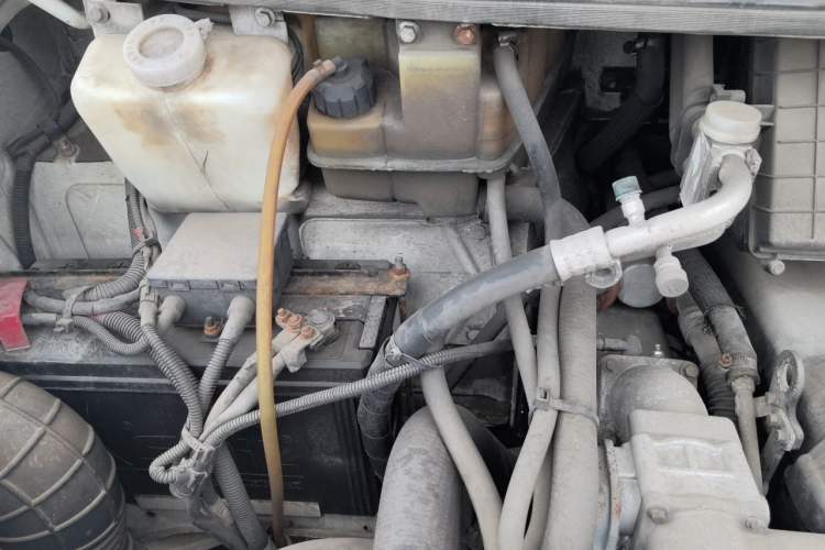 Used Iveco Power Daily 2013 2.5T-V39 Box Truck High Roof Engine Bay Right