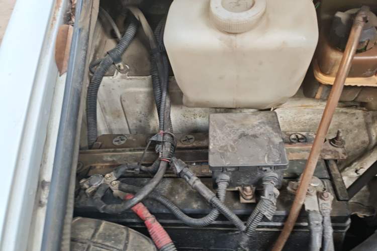 Used Iveco Power Daily 2013 2.5T-A37 Dual-Purpose High-Roof Van Engine Bay Right