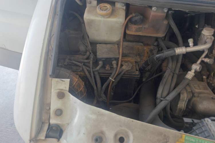 Used Iveco Power Daily 2013 2.5T-A37 Dual-Purpose High-Roof Van Engine Bay Right