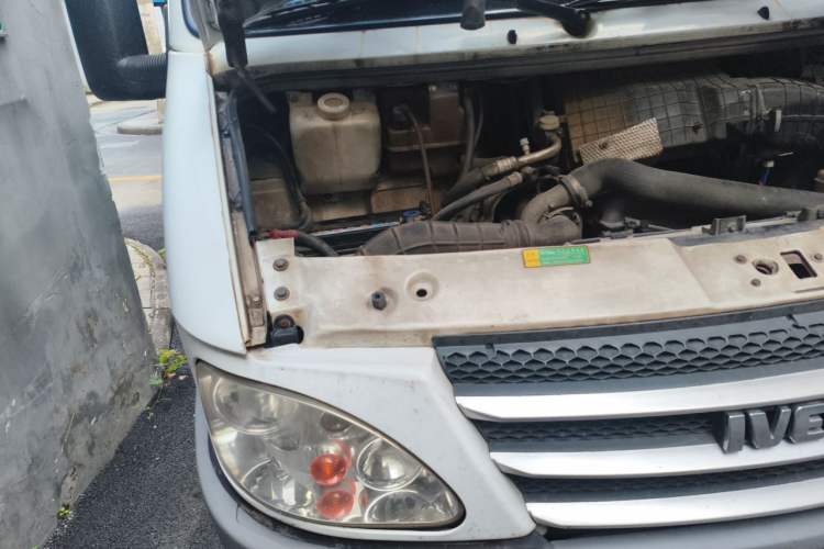 Used Iveco Power Daily 2013 2.8T-A32 All-Round Edition Engine Bay Right