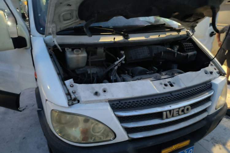 Used Iveco Power Daily 2013 2.8T-A32 All-Round Edition Engine Bay Right