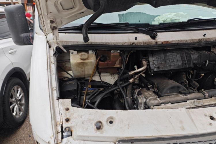Used Iveco Power Daily 2013 2.8T-V36 Box Truck Engine Bay Right