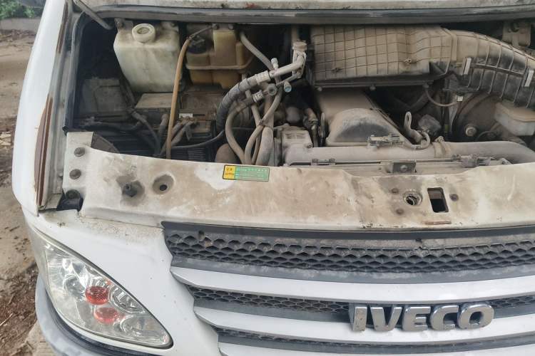 Used Iveco Power Daily 2013 2.8T-A32 All-Round Edition Engine Bay Right