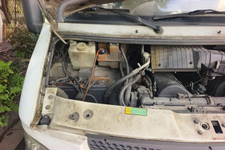 Used Iveco Power Daily 2013 2.5T-V39 Box Truck High Roof Engine Bay Right
