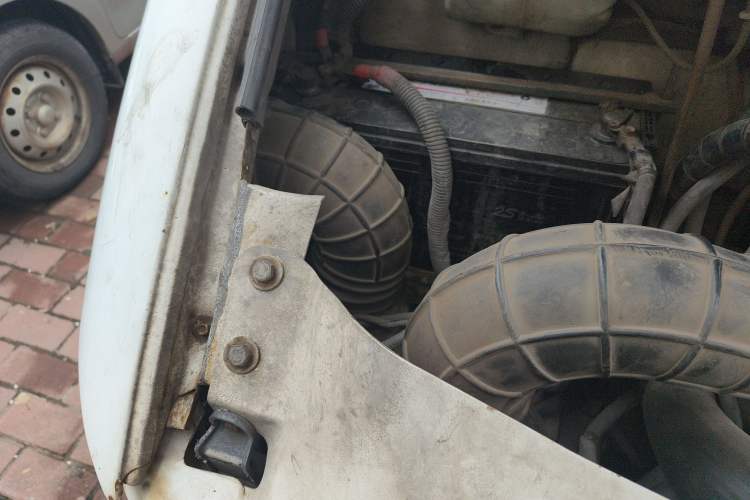 Used Iveco Power Daily 2013 2.8T-A32 Express Version Engine Bay Right