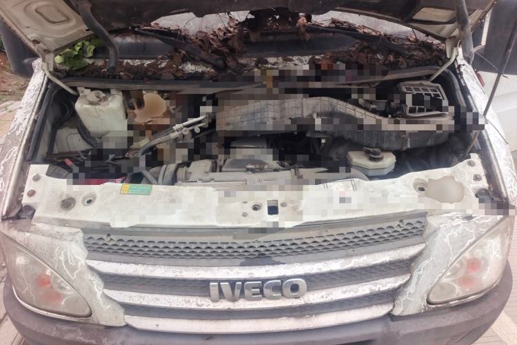 Used Iveco Power Daily 2013 2.5T-V39 Box Truck High Roof Engine Bay